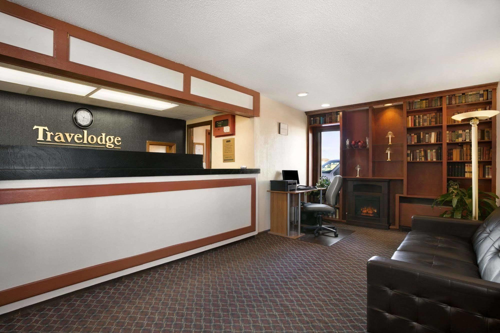 Travelodge Inn & Suites By Wyndham Muscatine Exterior foto
